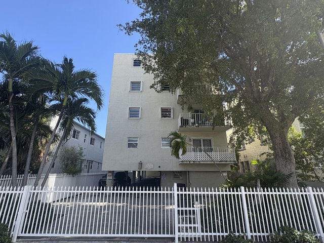 Meridian Plaza  photo 2